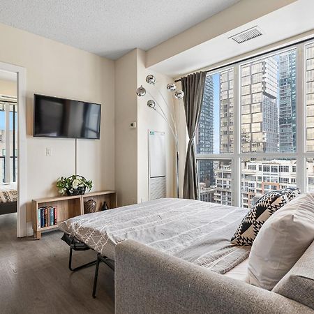 3 Bedroom Beside Cn Tower With Parking Downtown Toronto Eksteriør bilde