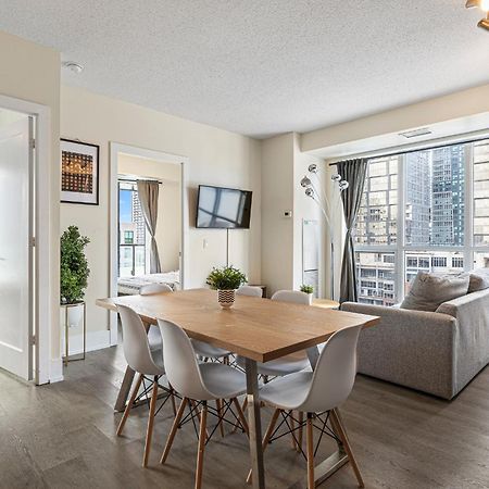 3 Bedroom Beside Cn Tower With Parking Downtown Toronto Eksteriør bilde