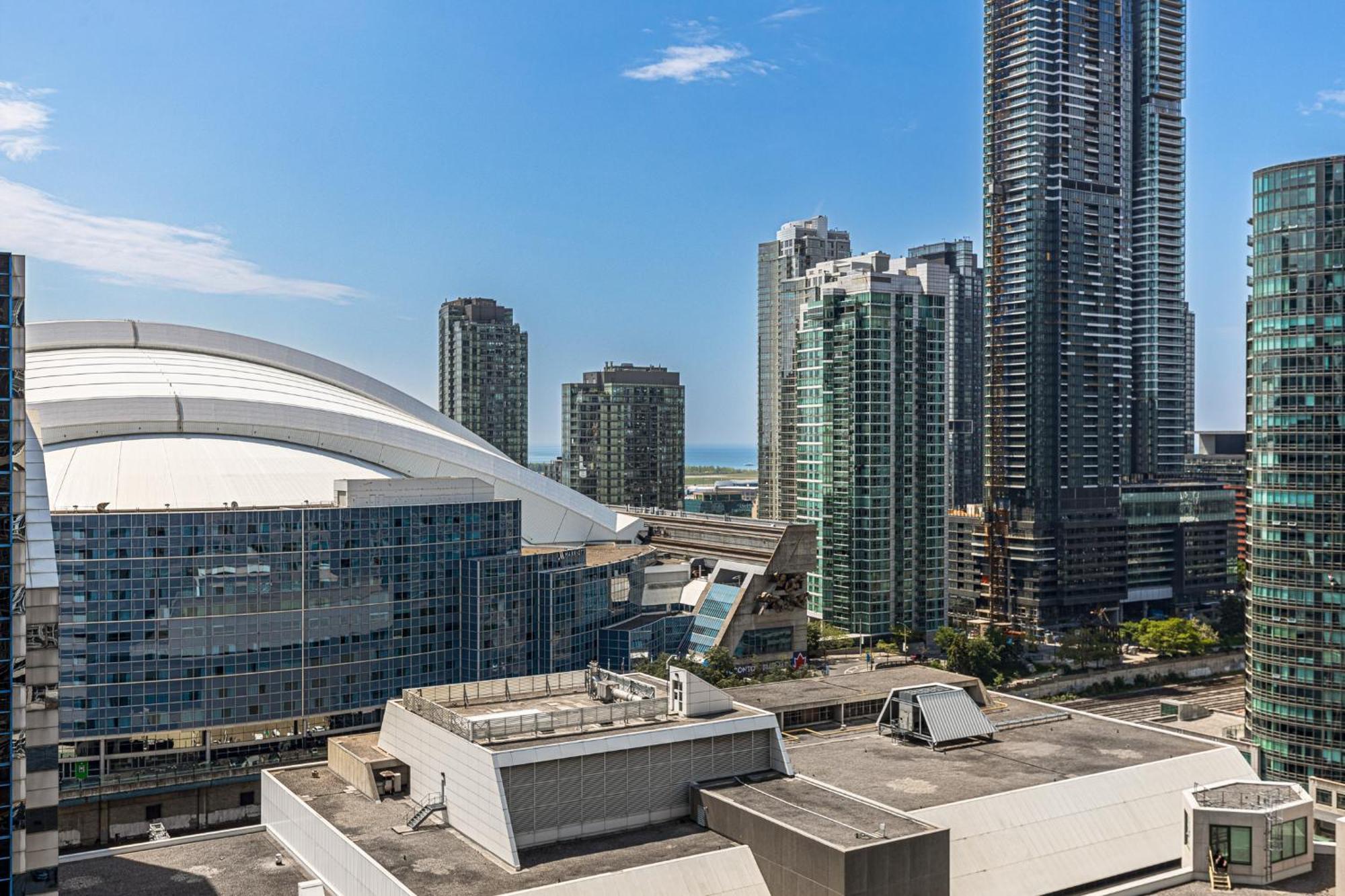 3 Bedroom Beside Cn Tower With Parking Downtown Toronto Eksteriør bilde