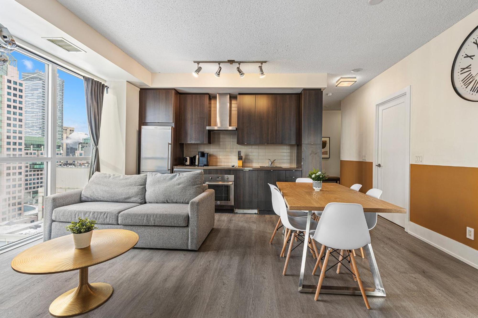 3 Bedroom Beside Cn Tower With Parking Downtown Toronto Eksteriør bilde