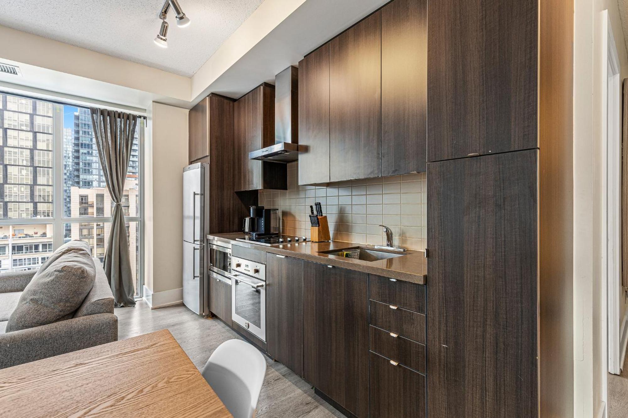 3 Bedroom Beside Cn Tower With Parking Downtown Toronto Eksteriør bilde
