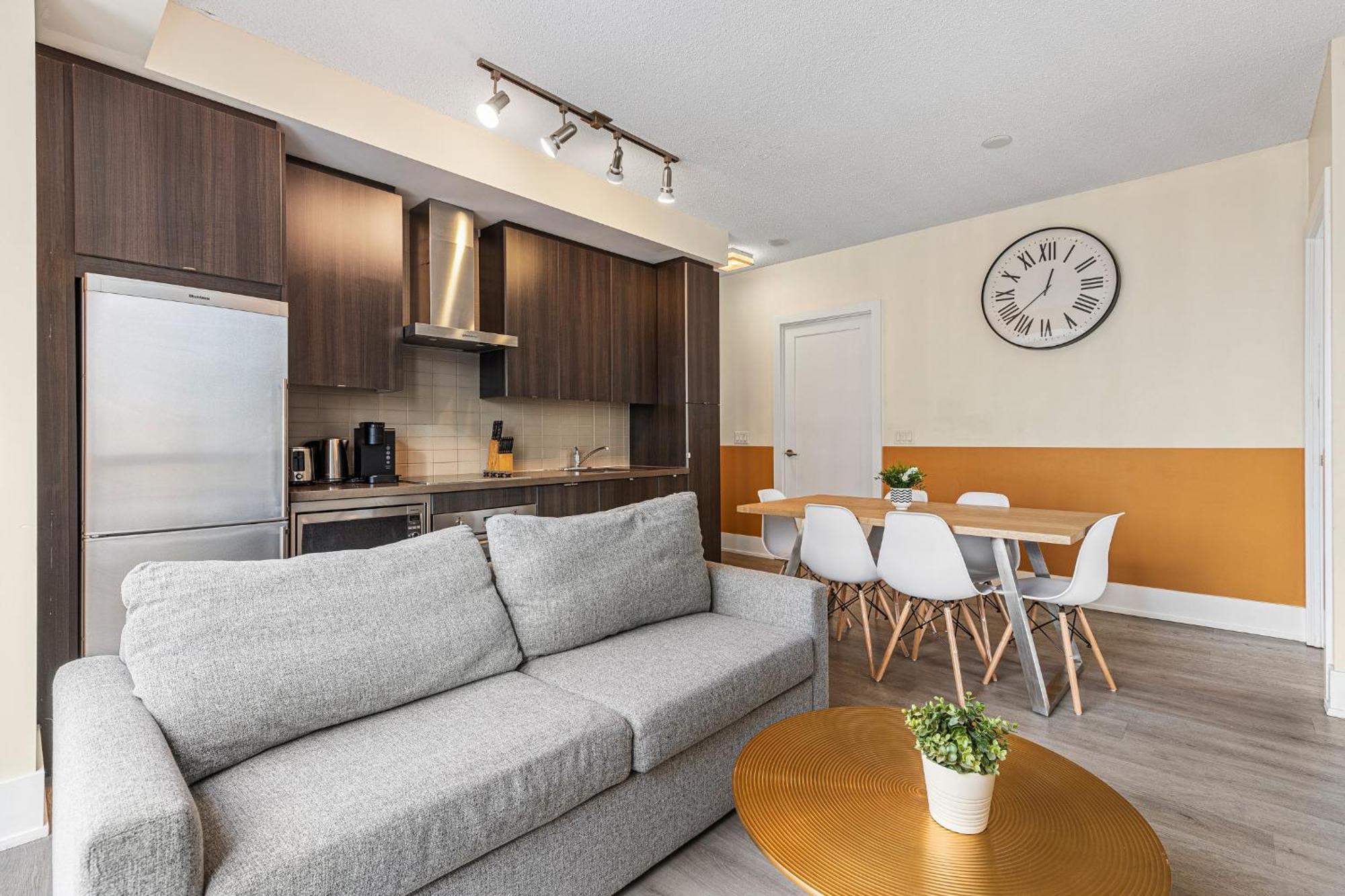 3 Bedroom Beside Cn Tower With Parking Downtown Toronto Eksteriør bilde