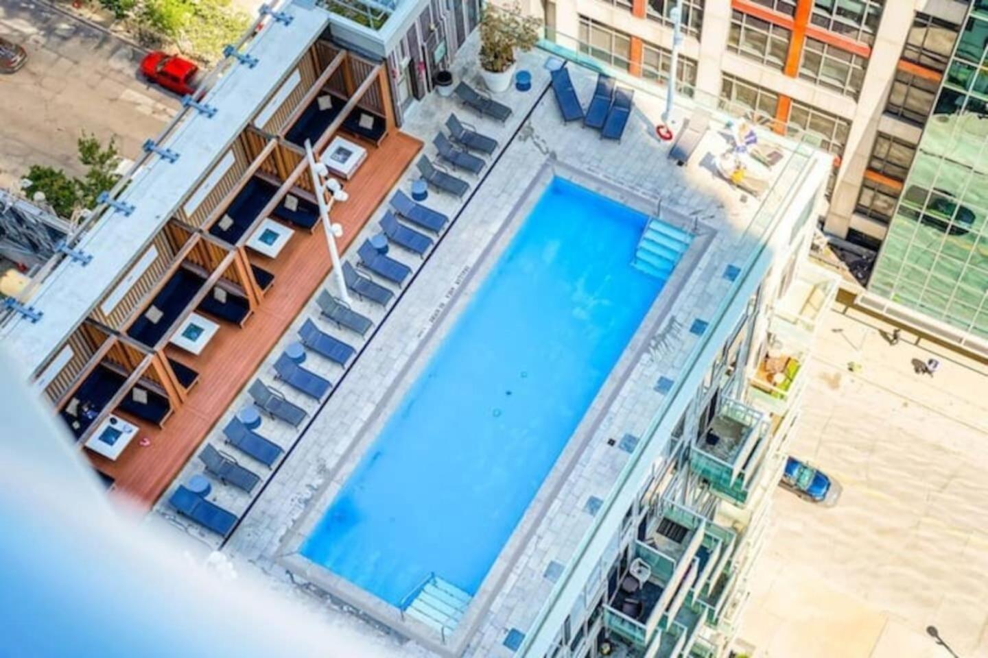3 Bedroom Beside Cn Tower With Parking Downtown Toronto Eksteriør bilde
