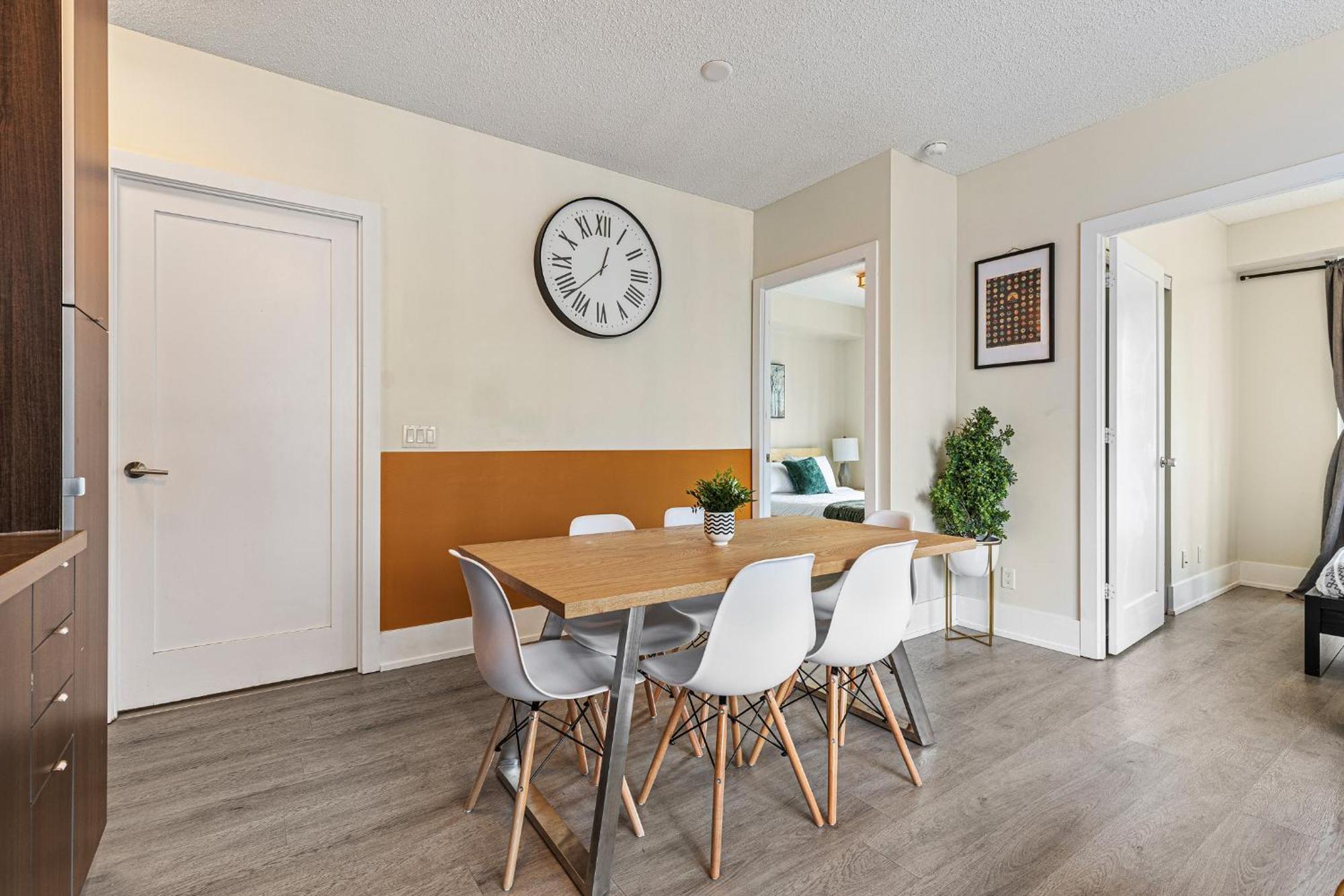 3 Bedroom Beside Cn Tower With Parking Downtown Toronto Eksteriør bilde