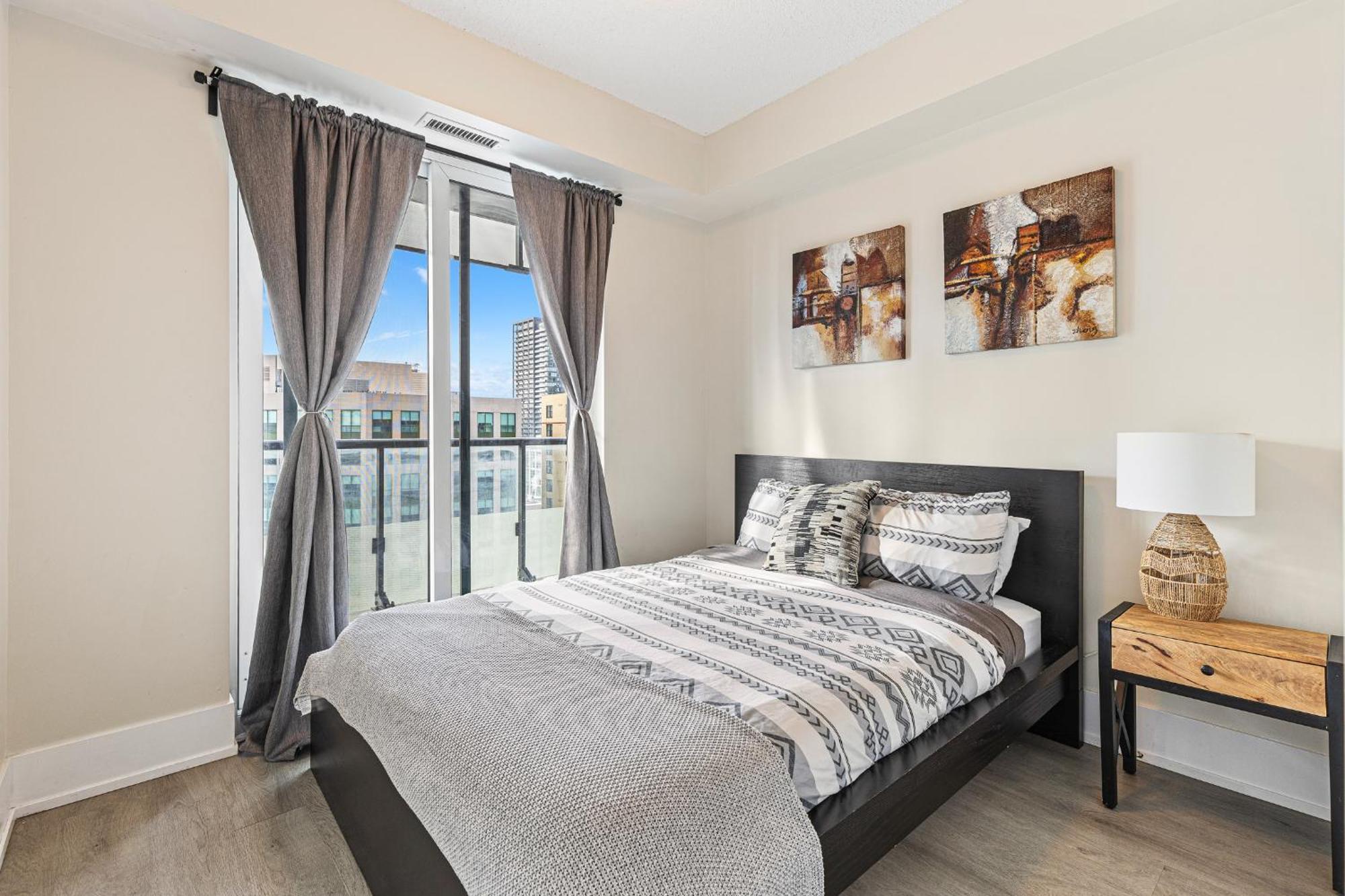 3 Bedroom Beside Cn Tower With Parking Downtown Toronto Eksteriør bilde