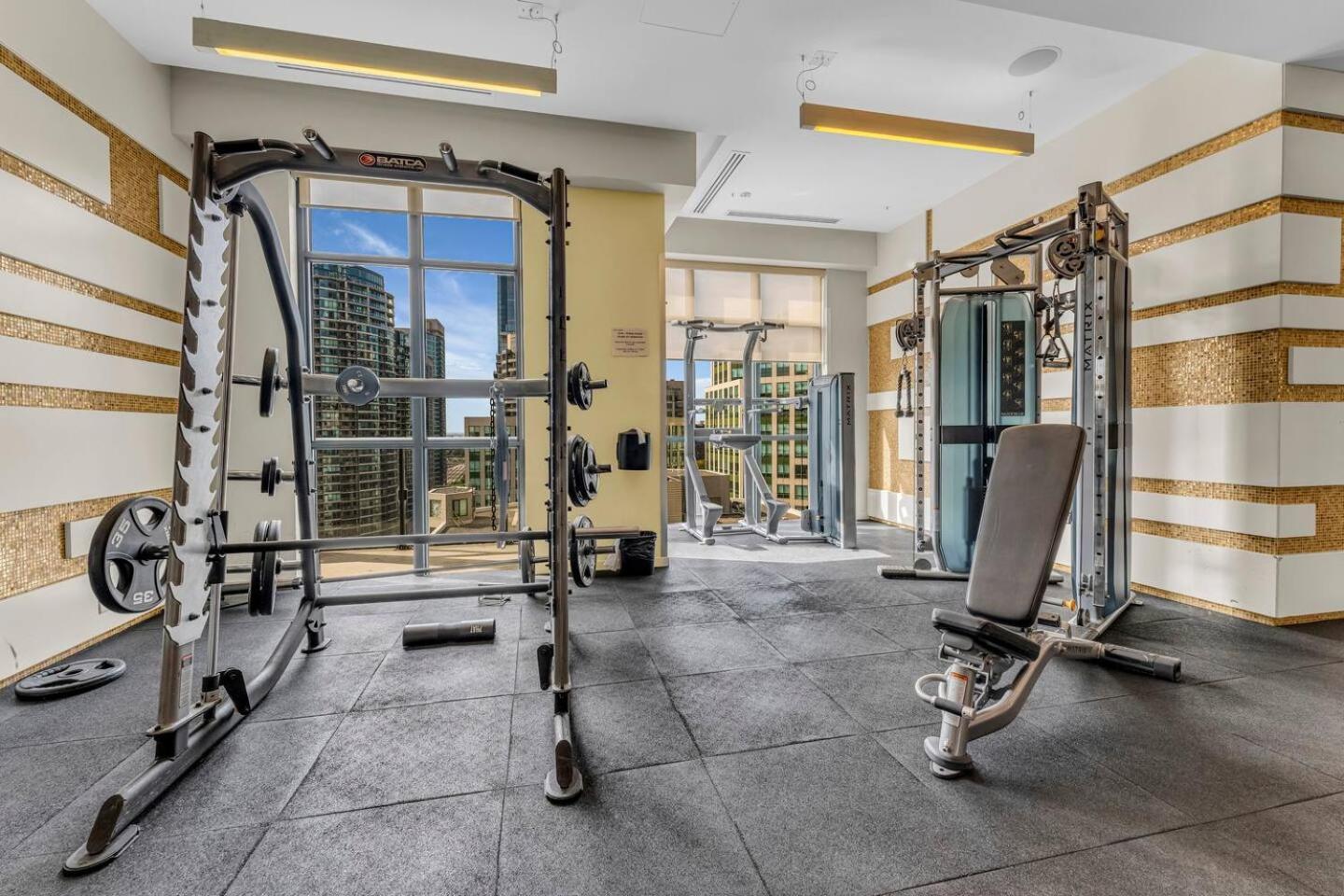 3 Bedroom Beside Cn Tower With Parking Downtown Toronto Eksteriør bilde