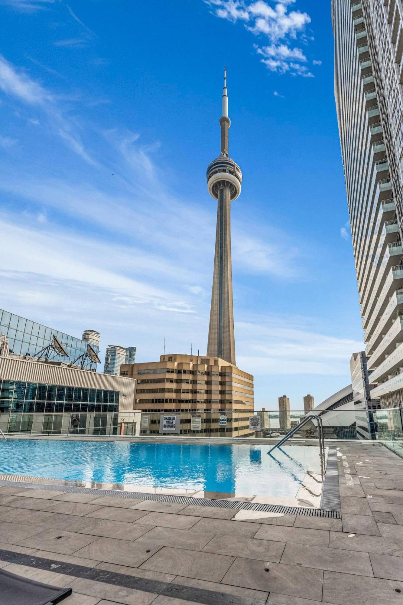 3 Bedroom Beside Cn Tower With Parking Downtown Toronto Eksteriør bilde