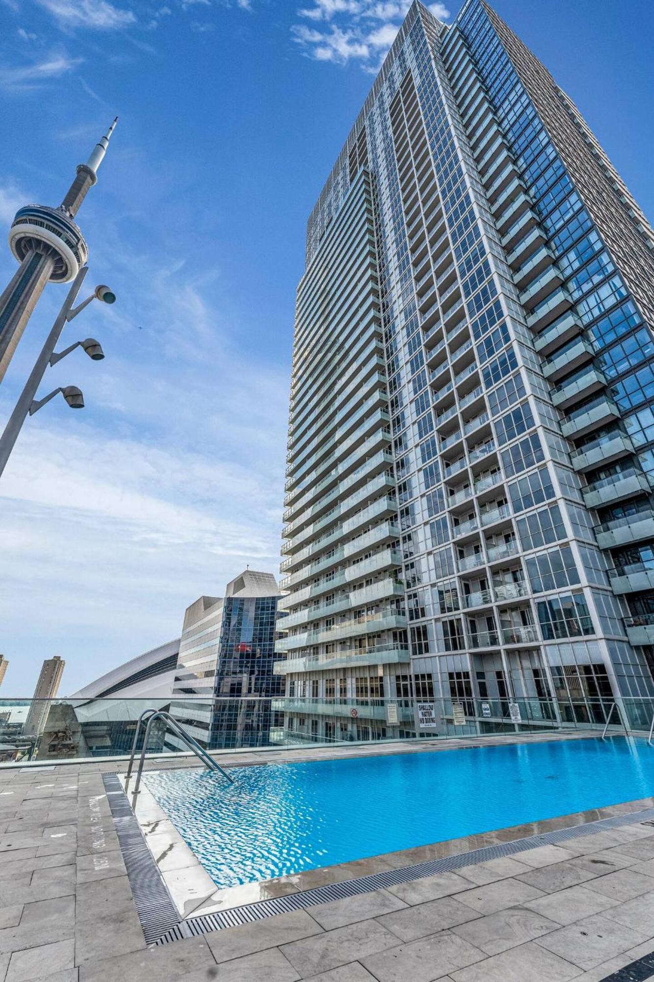 3 Bedroom Beside Cn Tower With Parking Downtown Toronto Eksteriør bilde